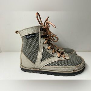Softstar Women’s Bare Foot Hiking Boots Size 5 Grey